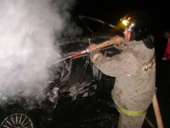 В деревне Писковичи Псковского района тушили возгорание в легковом автомобиле - 2017-02-06 07:01:00 - 1