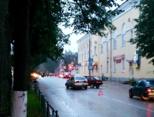 ФОТОфакт: «Лада» vs «Лада» в Великих Луках - 2017-09-06 20:59:00 - 1