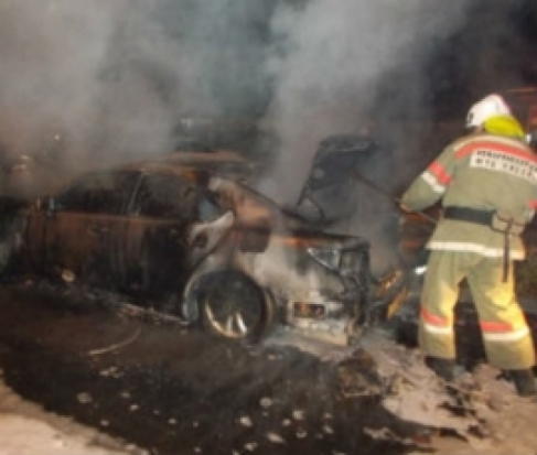 В Пскове огнем повреждена легковушка - 2016-11-23 06:23:00 - 1