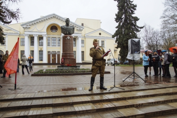 В Великих Луках прошла акция «Георгиевская лента» (ФОТО) - 2018-04-24 16:26:00 - 1