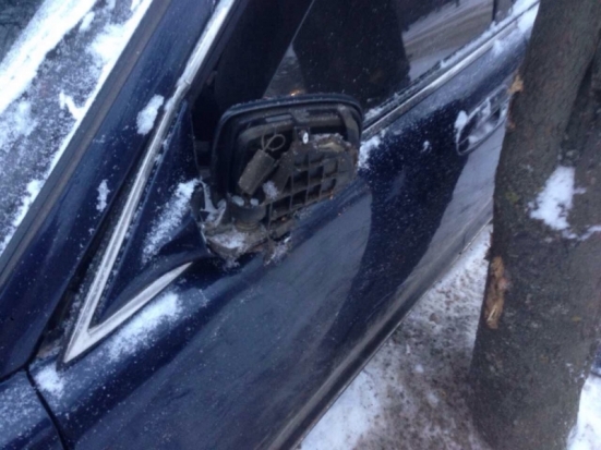 «Скользкое» ДТП в Великих Луках: автомобиль в дереве (ФОТО) - 2016-12-08 10:58:00 - 1