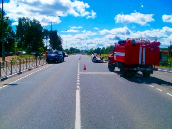 В Псковской области в результате ДТП опрокинулся автомобиль, пострадала семилетняя девочка (ФОТО) - 2017-07-07 12:40:00 - 1