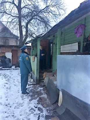 Сотрудниками МЧС проведен профилактический рейд в Великих Луках (ФОТО) - 2017-12-17 21:25:00 - 1