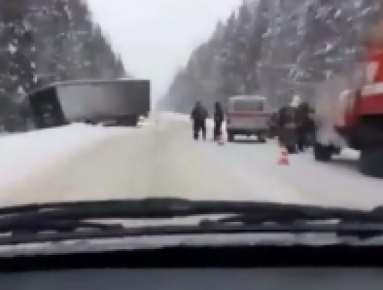 В республике Коми по факту ДТП с микроавтобусом, перевозившим команду юных спортсменов, организована доследственная проверка - 2017-02-14 11:06:00 - 1