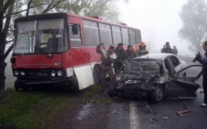В Псковском районе не разъехались автобус и легковушка - 2017-07-03 06:33:00 - 1