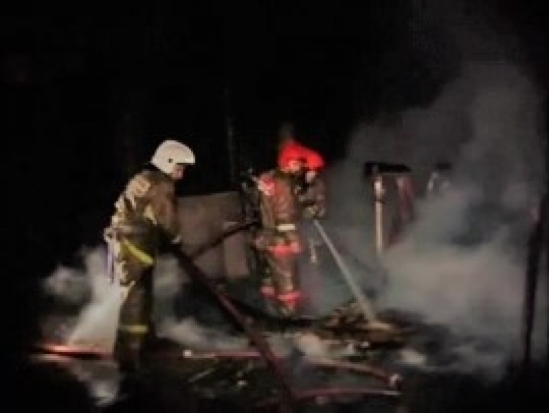 В деревне Павы Порховского района тушили пожар в магазине - 2017-07-14 07:07:00 - 1