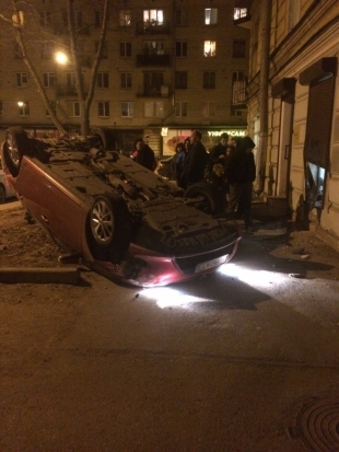В Санкт-Петербурге – аварийная пятница перевертышей (ФОТО) - 2017-03-25 00:15:00 - 1