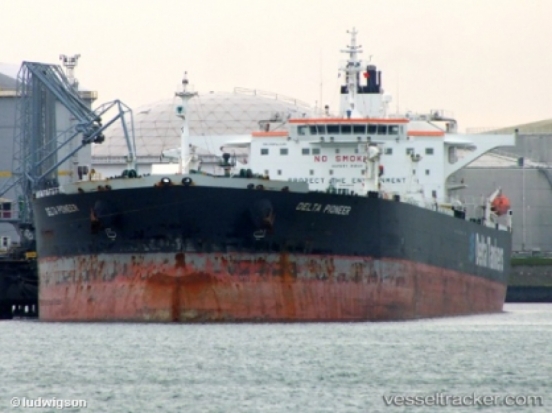 В Выборгском районе танкер врезался в причал - 2016-11-22 09:21:00 - 1