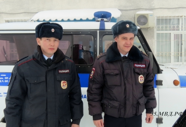 Полицейские спасли семью из горящего дома - 2017-02-05 10:06:00 - 1