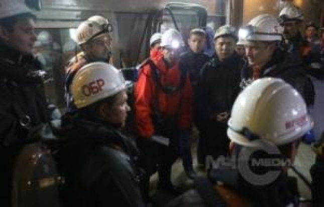 Более 300 человек продолжают участвовать в спасательной операции на руднике «Мир» в Якутии - 2017-08-10 08:58:00 - 1