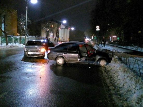 Спровоцировавшая ДТП автомобилистка госпитализирована: подробности аварии в Великих Луках (ФОТО) - 2016-11-16 22:35:00 - 1