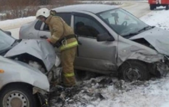 Три автомобиля столкнулись на улице Народной в Пскове - 2016-12-29 18:01:00 - 1