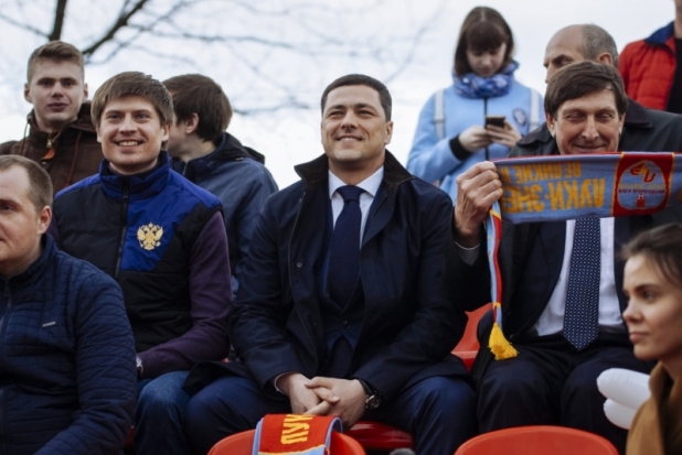 Врио Губернатора Псковской области Михаил Ведерников посетил вчера футбольную игру в Великих Луках - 2018-04-28 11:26:00 - 1