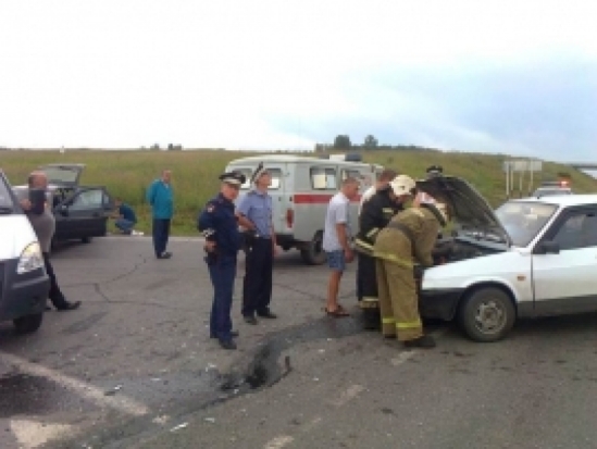Две легковушки попали в аварию в Порховском районе - 2017-08-09 06:01:00 - 1
