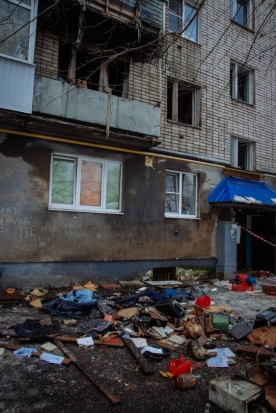 Фоторепортаж: два брата закрылись дома и устроили огненную атаку. Пожар в Великих Луках - 2016-12-02 10:36:00 - 1