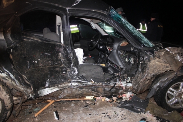 Обнародованы фото с места вчерашнего смертельного ДТП в Пыталовском районе: в лобовом столкновении две женщины погибли, третья – в тяжелом состоянии - 2017-01-20 09:58:00 - 1