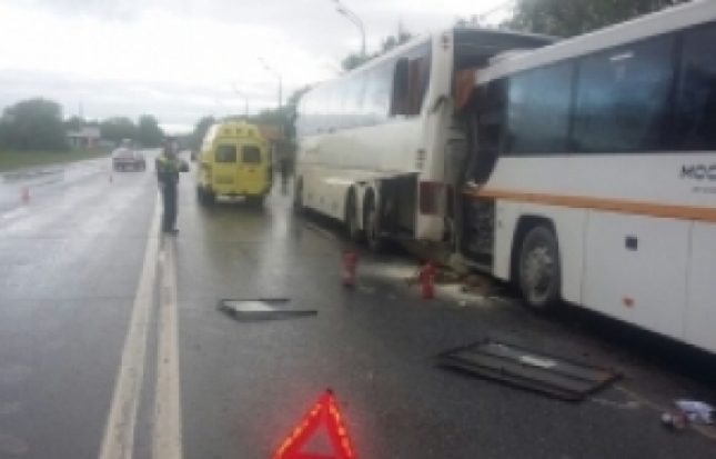 В Коломне столкнулись два автобуса, один из них загорелся - 2017-06-02 10:53:00 - 1