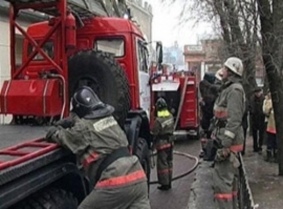 12 огнеборцев тушили пожар в квартире по улице Коммунальной в Пскове - 2016-10-21 19:57:00 - 1