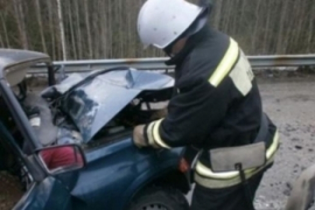 На 347-м километре трассы Р-23 в Островском районе легковушка попала в ДТП - 2017-02-05 17:32:00 - 1