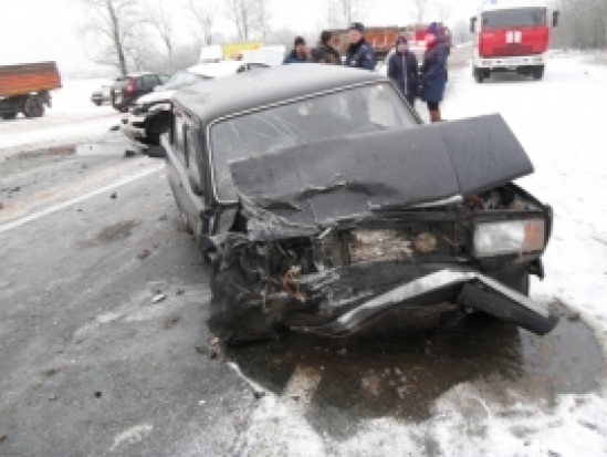 В Пскове, на Рижском проспекте транспортное средство попало в ДТП - 2017-02-10 18:55:00 - 1