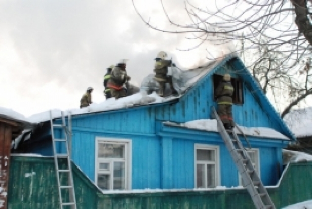В Великих Луках огнем поврежден дом - 2017-03-12 10:25:00 - 1