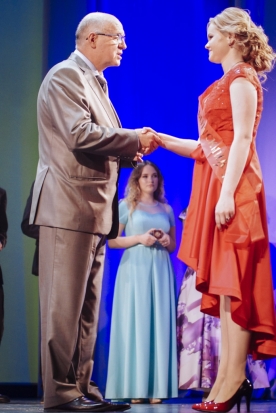 ФОТОрепортаж: вручение медалей выпускникам - 2018-06-25 09:21:00 - 1