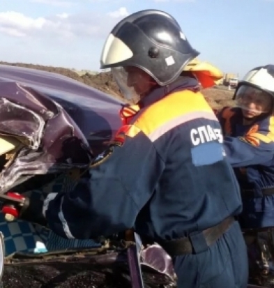 Два легковых авто не разминулись на улице Леона Поземского в Пскове - 2017-06-11 19:27:00 - 1