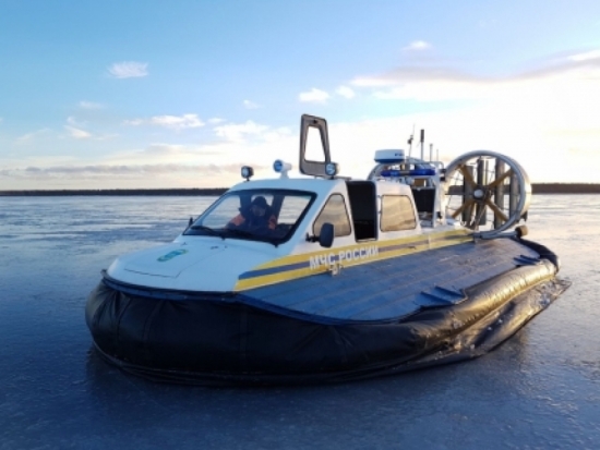 Спасатели Ленинградской области помогли рыбакам вернуться на берег - 2017-02-17 15:13:00 - 1