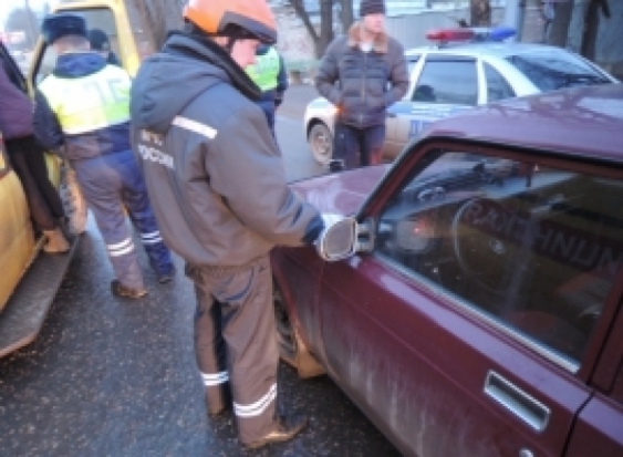 Легковушка сбила пешехода на улице Первомайской в Себеже - 2016-11-06 12:01:00 - 1
