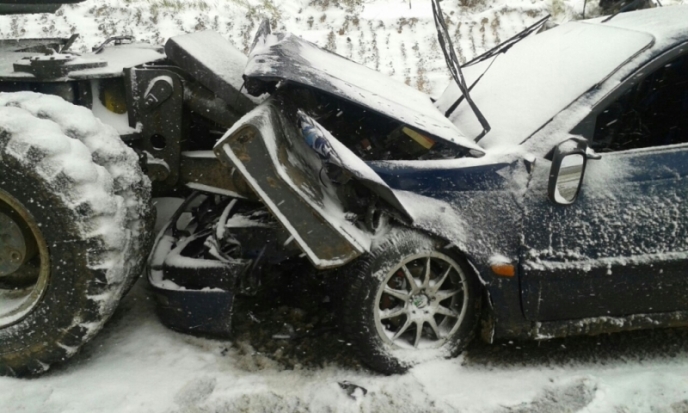 Подробности столкновения автомобиля и экскаватора в Куньинском районе (ФОТО) - 2016-11-02 14:51:00 - 1