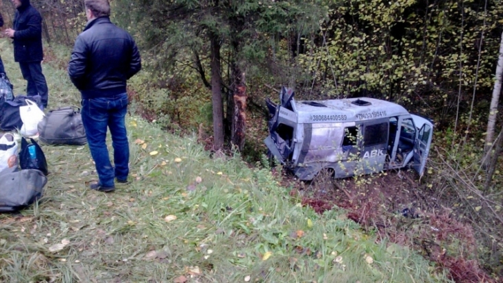 Украинский микроавтобус попал в ДТП в Псковской области, три человека ранены (ФОТО) - 2016-10-09 14:34:00 - 1