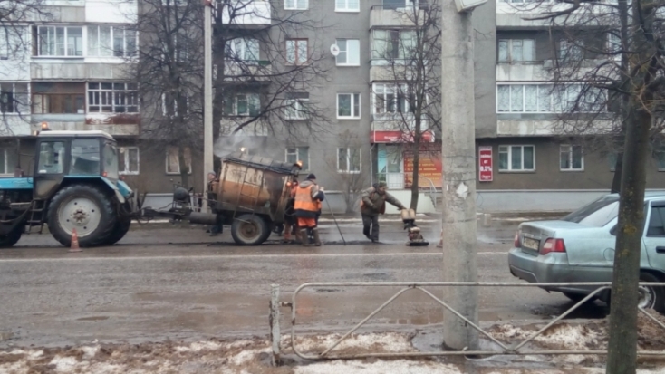 Ремонт дорог в Великих Луках, суровый и беспощадный (ФОТО) - 2017-02-21 21:18:00 - 1