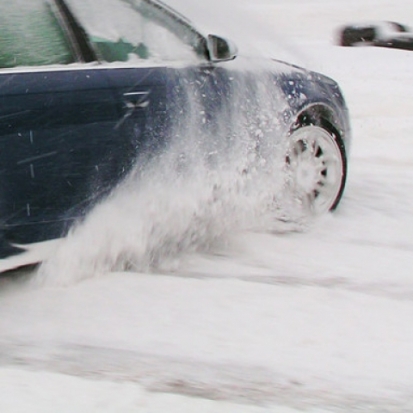 В обстоятельствах конфликта со стрельбой между стритрейсером и пешеходом предстоит разобраться псковским полицейским - 2016-12-05 10:41:00 - 1