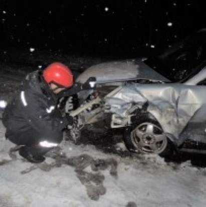 Два легковых автомобиля столкнулись на 261-м километре трассы Санкт-Петербург – Невель - 2016-12-24 11:44:00 - 1