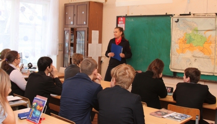 Граффити – искусство или преступление? Полицейские побеседовали с великолукскими школьниками - 2018-02-15 16:49:00 - 1