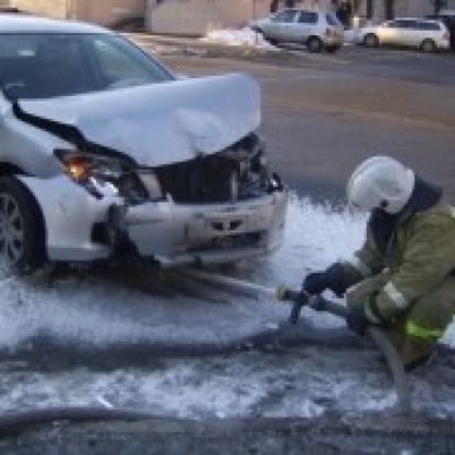 Два легковых авто не смогли разъехаться на улице Бундзена в Дедовичах - 2017-03-15 19:06:00 - 1