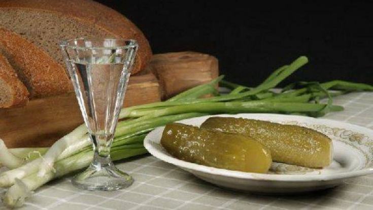 Одиннадцать литров водки изъяли в Великих Луках - 2016-11-21 09:36:00 - 1