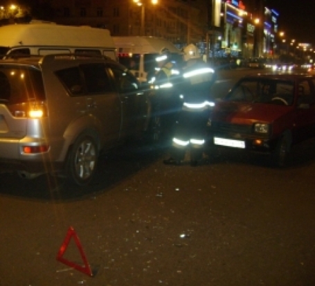 В Пскове не разъехались две легковушки - 2016-10-01 08:22:00 - 1