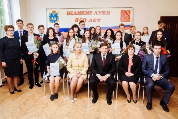 Лучших школьников города наградили в ходе церемонии «Золотые паруса» (ФОТО) - 2017-05-26 10:13:00 - 1