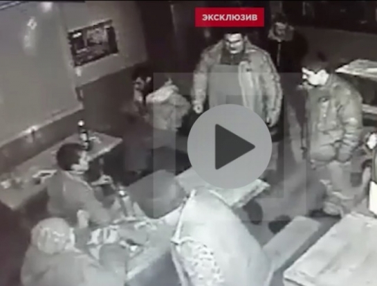 Житель Псковской области одним ударом отправил на тот свет обладателя не понравившихся ему татуировок (ВИДЕО) - 2017-02-10 13:11:00 - 1