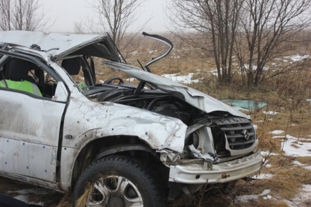 В Псковском районе «Сузуки» вылетел в кювет, погибли водитель и пассажирка (ФОТО) - 2017-01-28 12:08:00 - 1