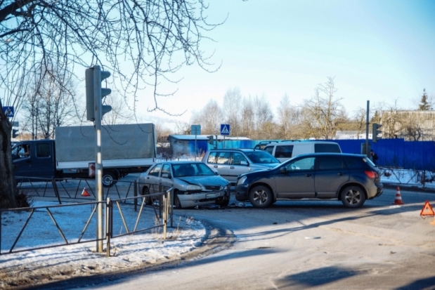 ФОТО: День женских аварий в Великих Луках - 2017-02-15 12:45:00 - 1