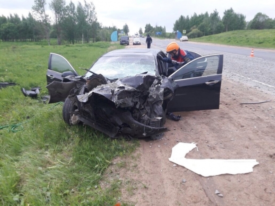 Скончался пассажир, попавший в ДТП с участием «КамАЗа» и «Хонды» на трассе Москва – Балтия в Псковской области (+фото) - 2017-06-19 13:10:00 - 1
