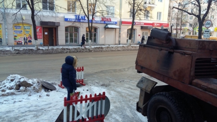 Фотофакт: на улице Зверева серьезная проблема с водопроводом - 2017-01-25 10:43:00 - 1