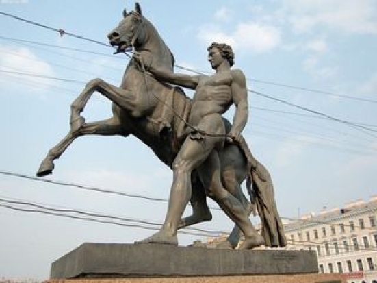 Скульптуры коней Клодта на Аничковом мосту в Петербурге пострадали от действий вандалов - 2017-05-05 19:42:00 - 1