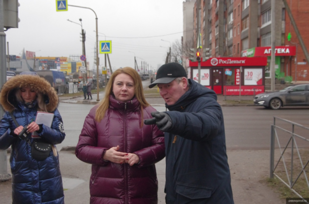 Проблемные точки округа №8 осмотрела Глава Пскова Елена Полонская - 2020-01-31 17:13:00 - 1