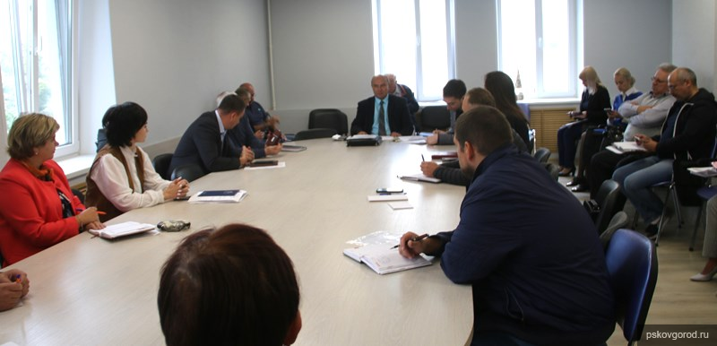 Псковские коммунальщики готовятся к Дням города - 2019-07-11 16:36:00 - 1