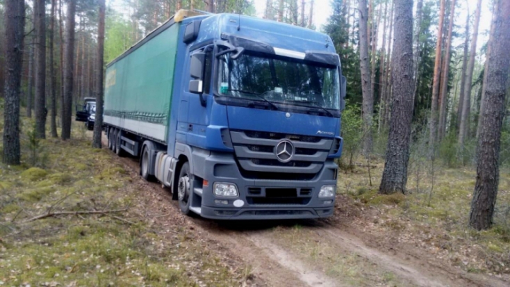 4 грузовика с контрабандой задержали в Невельском районе (ФОТО) - 2019-05-16 16:19:00 - 1