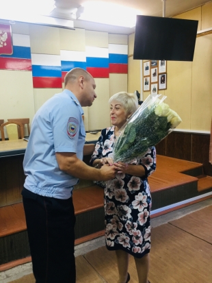В ОМВД России по городу Великие Луки поздравили юбиляра, ветерана МВД - 2019-08-29 08:46:00 - 1