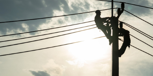 В Великих Луках ВАЗ врезался в опору ЛЭП - 2020-12-23 11:42:00 - 1